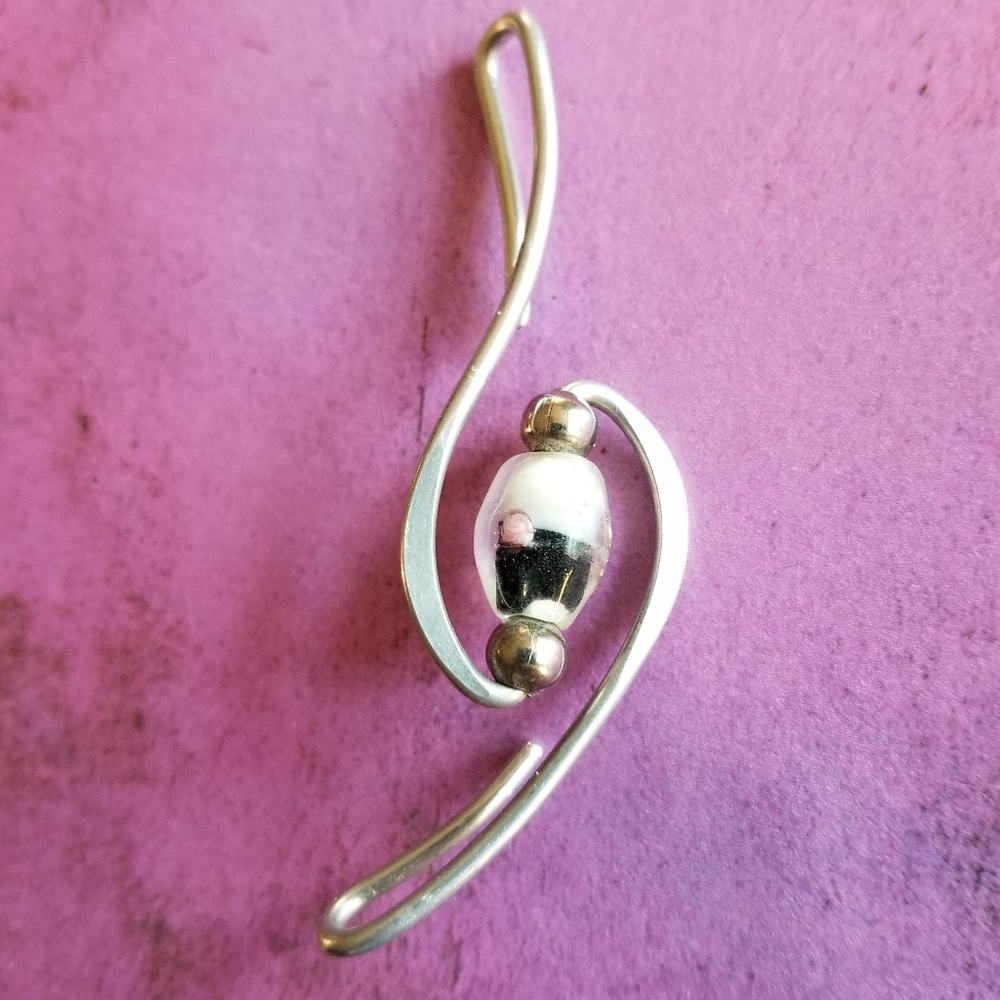 Beaded double hook item silver tone pendant? White glass bead